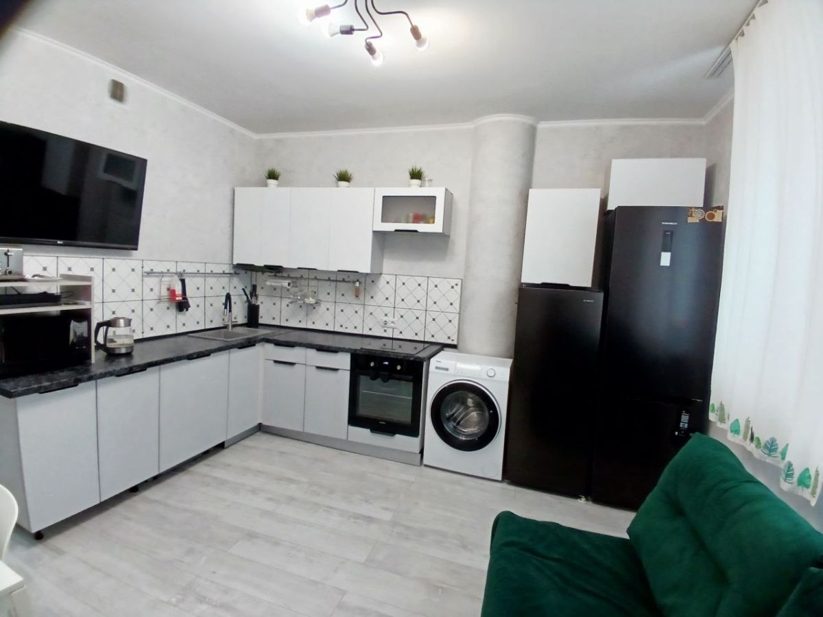 2-комн. квартира, 80 м², 2 этаж из 13
